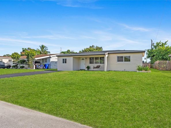 7021 SW 12th St, Pembroke Pines FL 33023