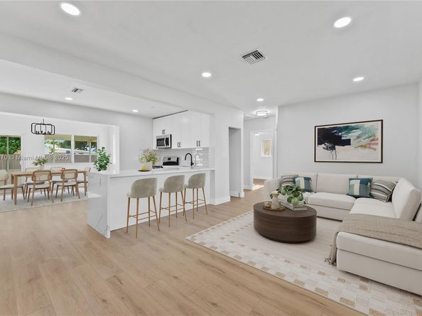 7021 SW 12th St, Pembroke Pines FL 33023