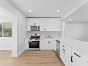 7021 SW 12th St, Pembroke Pines FL 33023