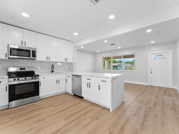 7021 SW 12th St, Pembroke Pines FL 33023