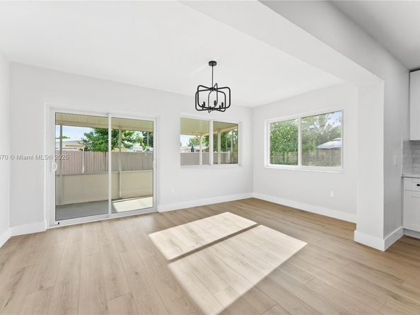 7021 SW 12th St, Pembroke Pines FL 33023