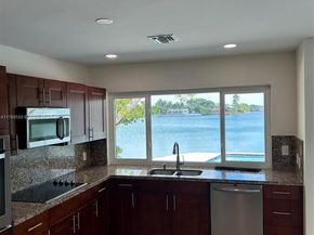 2255 NE 207th St, Miami FL 33180