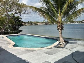 2255 NE 207th St, Miami FL 33180