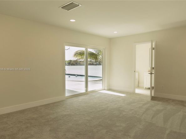 2255 NE 207th St, Miami FL 33180