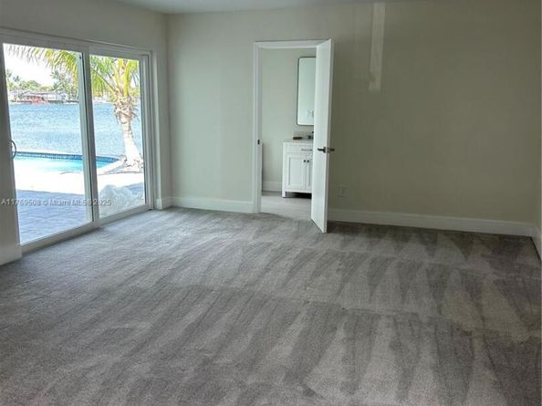 2255 NE 207th St, Miami FL 33180