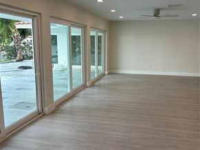 2255 NE 207th St, Miami FL 33180