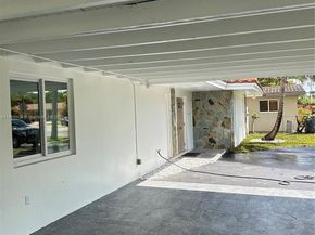 2255 NE 207th St, Miami FL 33180