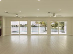 2255 NE 207th St, Miami FL 33180