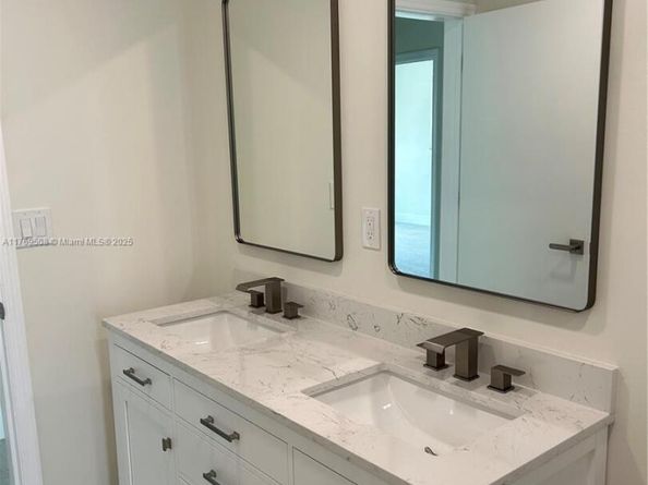 2255 NE 207th St, Miami FL 33180