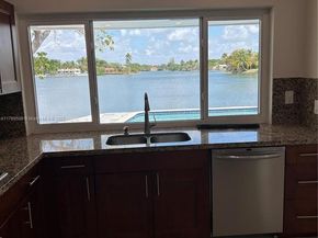 2255 NE 207th St, Miami FL 33180