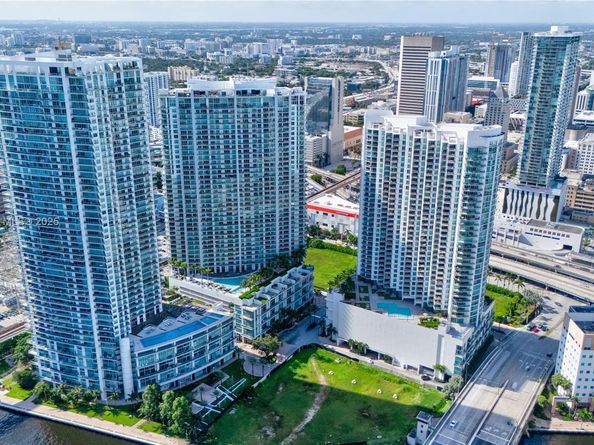 350 S Miami Ave 1410, Miami FL 33130