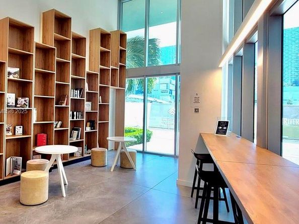 350 S Miami Ave 1410, Miami FL 33130