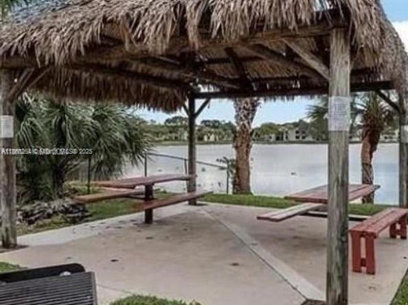 212 Lake Pointe Dr 205, Oakland Park FL 33309