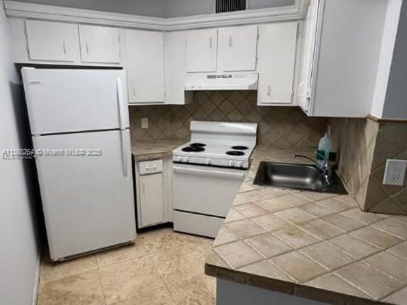 212 Lake Pointe Dr 205, Oakland Park FL 33309