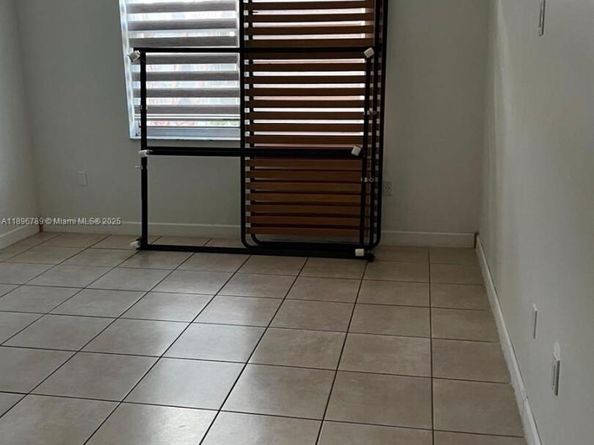 17890 W Dixie Hwy 421 Hwy 421, North Miami Beach FL 33160