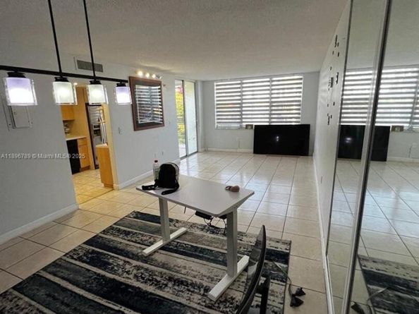 17890 W Dixie Hwy 421 Hwy 421, North Miami Beach FL 33160