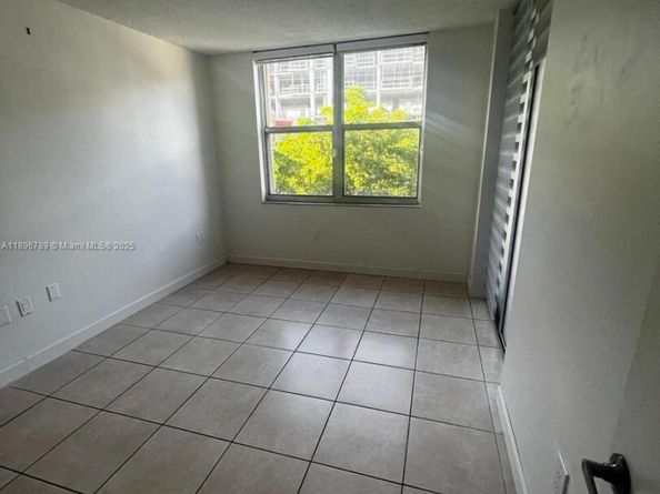 17890 W Dixie Hwy 421 Hwy 421, North Miami Beach FL 33160