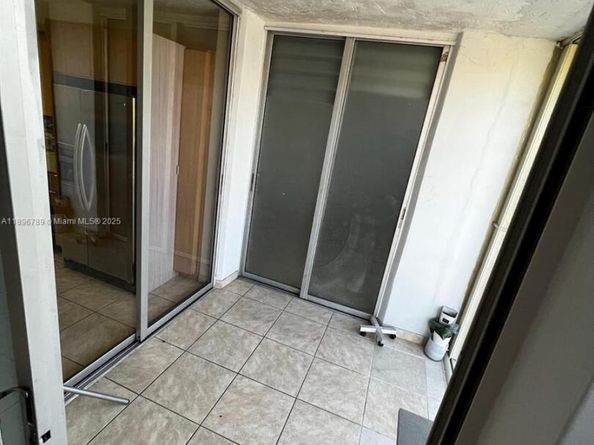 17890 W Dixie Hwy 421 Hwy 421, North Miami Beach FL 33160