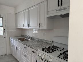 9283 SW 39th St, Miami FL 33165