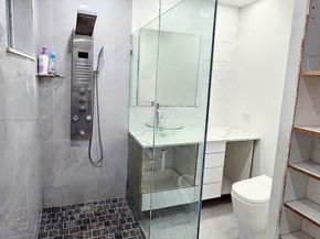 320 W 13th St, Hialeah FL 33010
