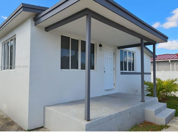 320 W 13th St, Hialeah FL 33010