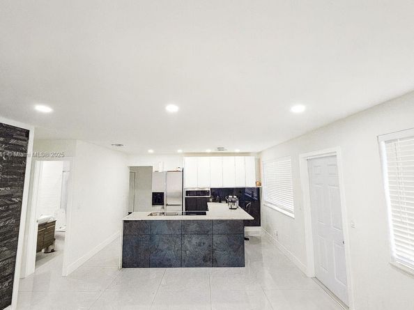 320 W 13th St, Hialeah FL 33010