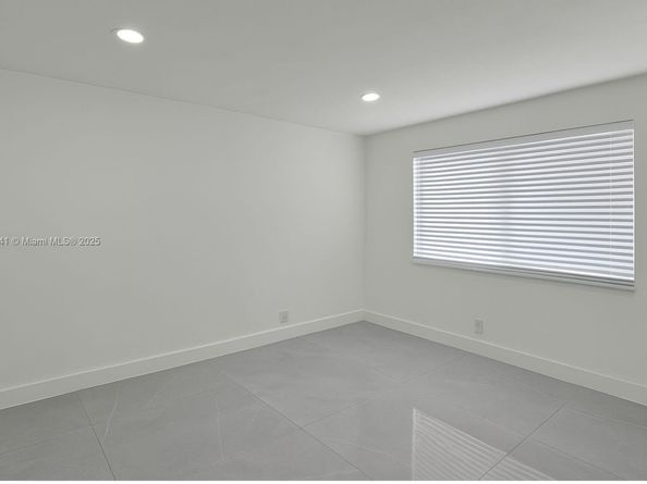 320 W 13th St, Hialeah FL 33010
