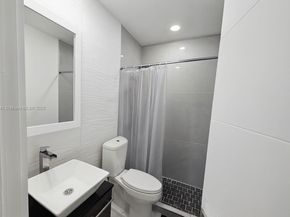 320 W 13th St, Hialeah FL 33010