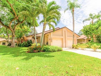 5289 Fairway Woods Dr