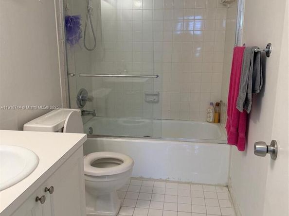 8411 NW 8th St 405, Miami FL 33126