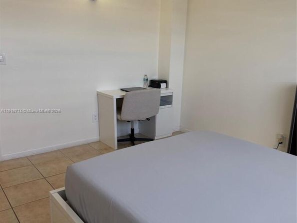 8411 NW 8th St 405, Miami FL 33126