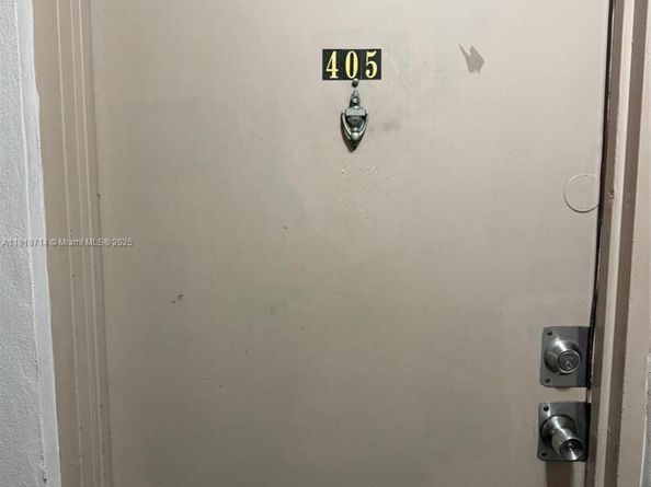 8411 NW 8th St 405, Miami FL 33126