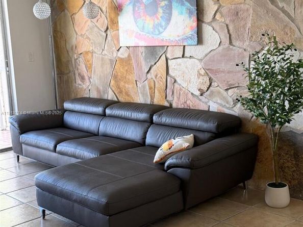 8411 NW 8th St 405, Miami FL 33126