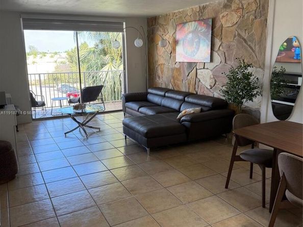 8411 NW 8th St 405, Miami FL 33126