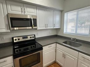 407 NW 84th St 407, Miami FL 33150