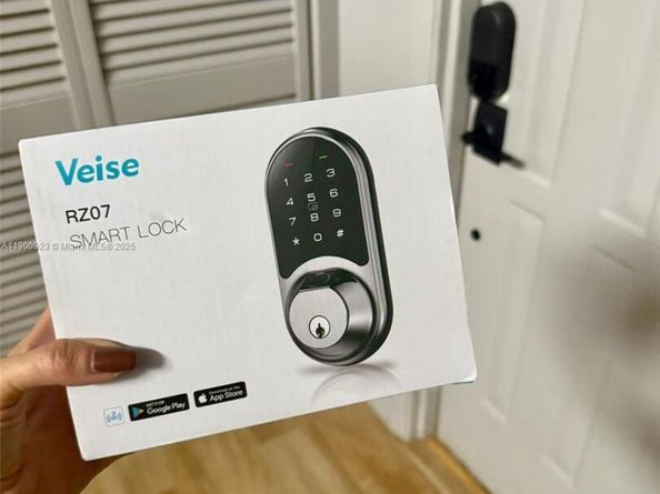 6169 NW 170th Ter, Hialeah FL 33015