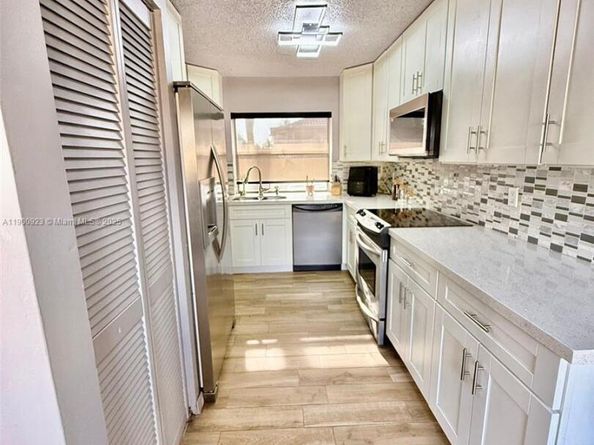 6169 NW 170th Ter, Hialeah FL 33015