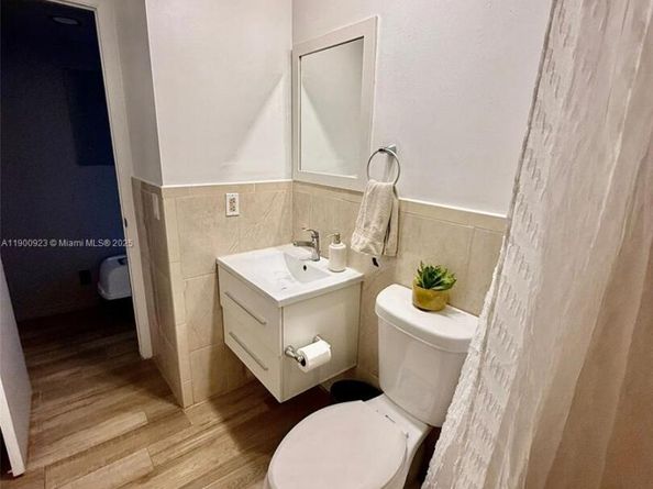 6169 NW 170th Ter, Hialeah FL 33015