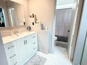 6169 NW 170th Ter, Hialeah FL 33015