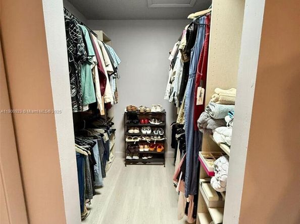 6169 NW 170th Ter, Hialeah FL 33015