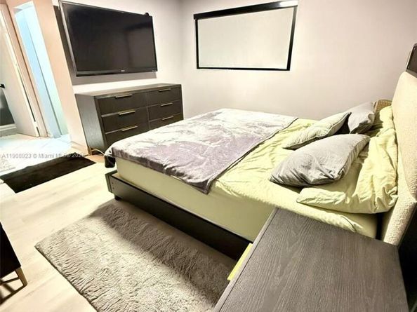 6169 NW 170th Ter, Hialeah FL 33015