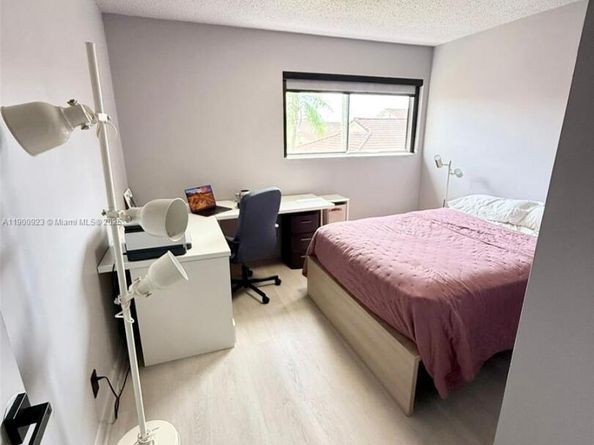 6169 NW 170th Ter, Hialeah FL 33015