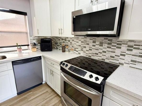 6169 NW 170th Ter, Hialeah FL 33015