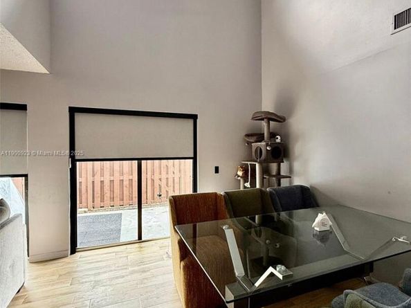 6169 NW 170th Ter, Hialeah FL 33015