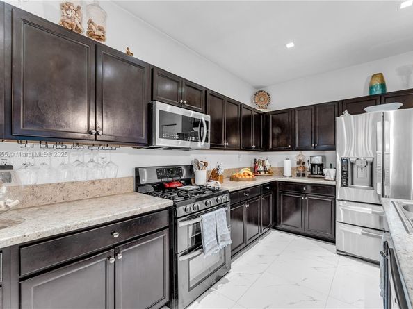 655 SE 37th Ter, Homestead FL 33033