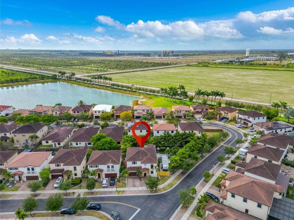 655 SE 37th Ter, Homestead FL 33033