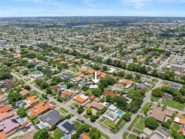 138 W 52nd St, Hialeah FL 33012