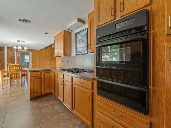 138 W 52nd St, Hialeah FL 33012