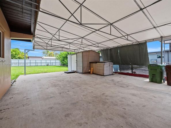 138 W 52nd St, Hialeah FL 33012
