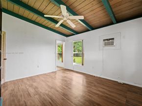 138 W 52nd St, Hialeah FL 33012